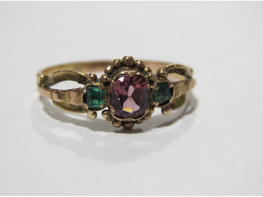 Appraisal: Victorian gold emerald and amethyst set dress ring