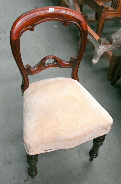 Appraisal: A set of five th century Australian cedar dining chairs