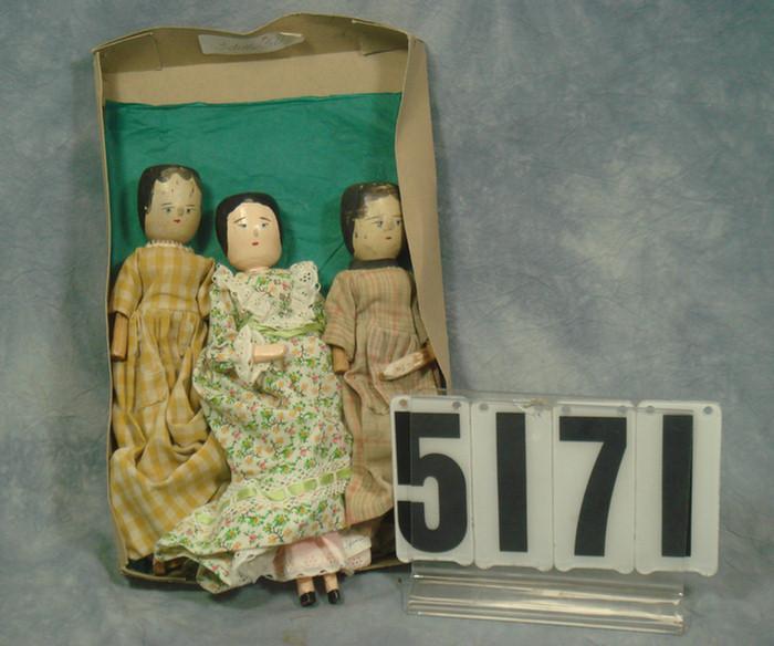 Appraisal: Wood peg Dolls in need of tlc - for repair