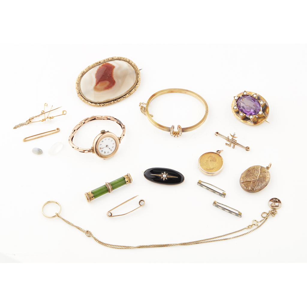 Appraisal: A collection of jewellery to include a yellow metal and