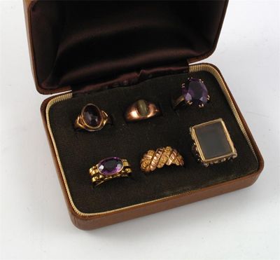 Appraisal: A box containing an amethyst set gold ring a cats-eye