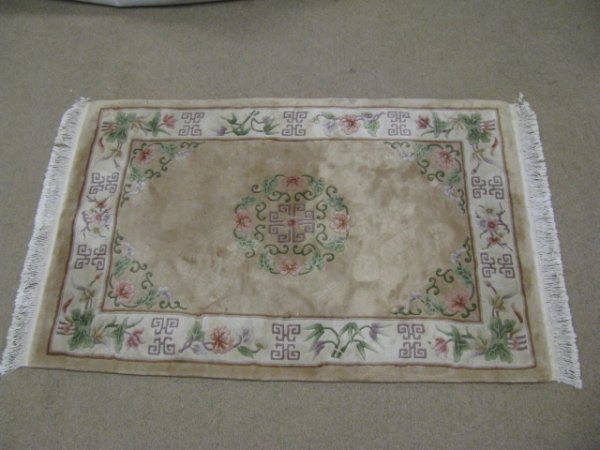 Appraisal: Oriental floral area fringe rug with shades of tan and