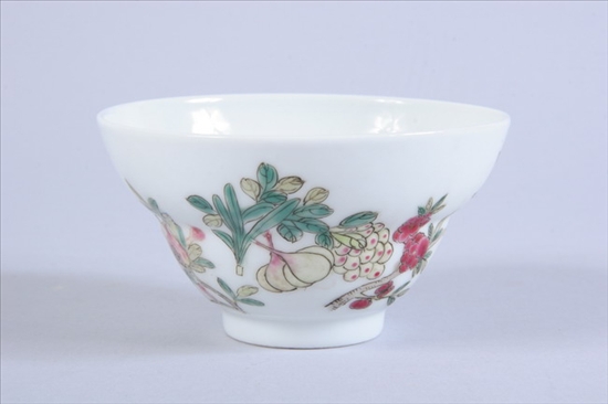 Appraisal: CHINESE FAMILLE ROSE PORCELAIN BOWL Qing Dynasty four-character iron red