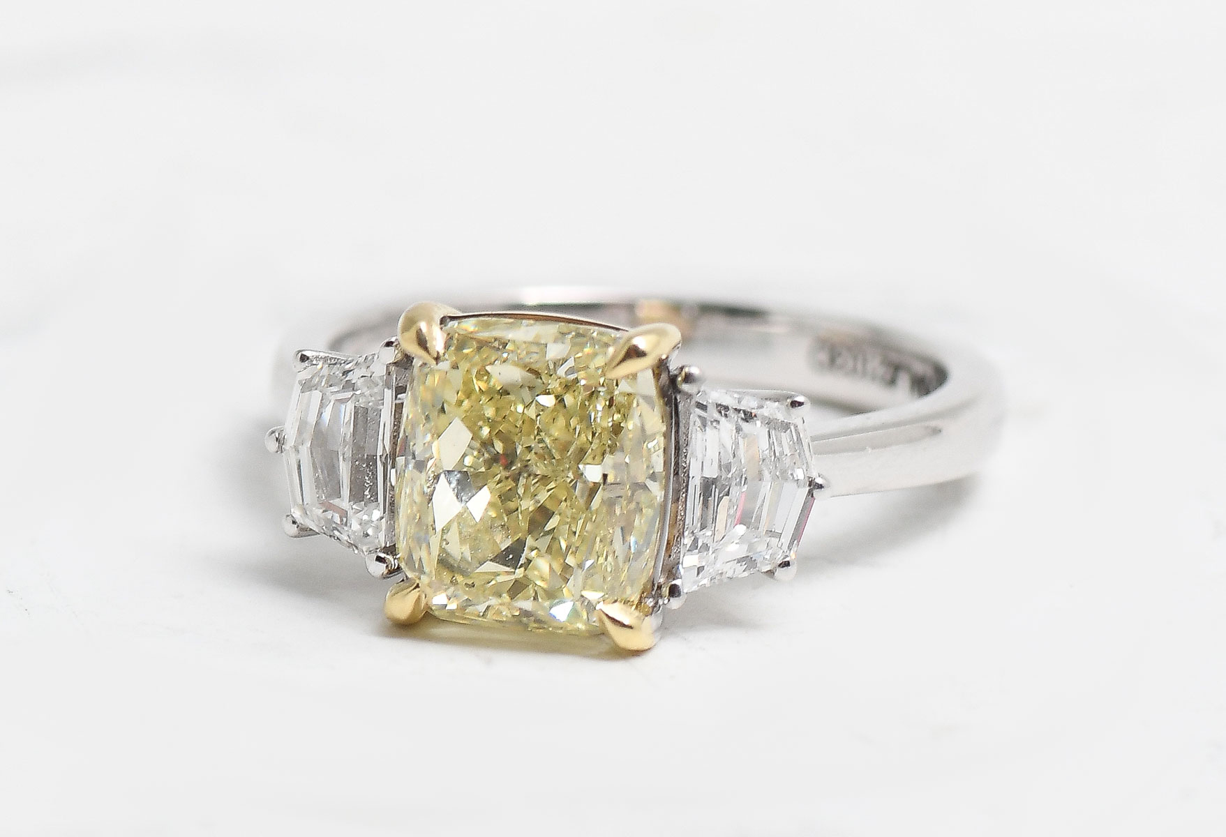 Appraisal: K CTW FANCY YELLOW DIAMOND RING CTW fancy cushion modified