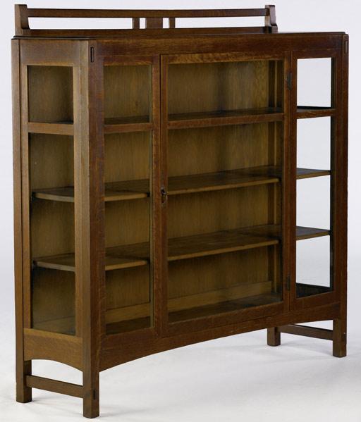 Appraisal: LIMBERT Single-door china cabinet no with cut-out plate rail one