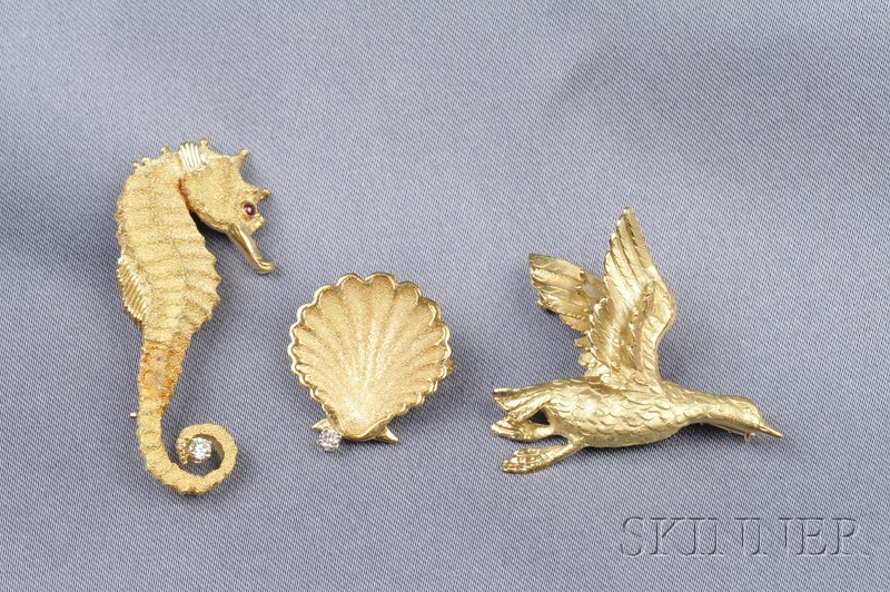 Appraisal: Three kt Gold Brooches a seahorse bird in flight and