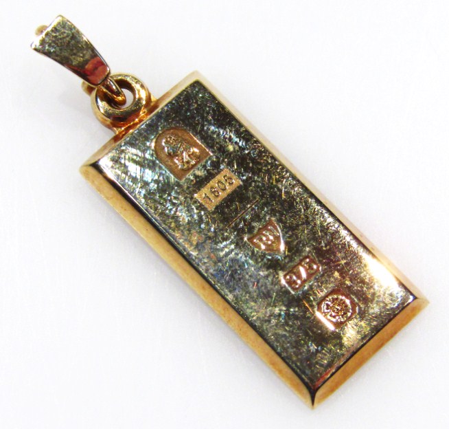 Appraisal: A ct gold ingot pendant with hook top cm high