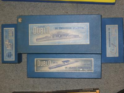 Appraisal: Hornby Dublo D through station boxed G island platform boxed