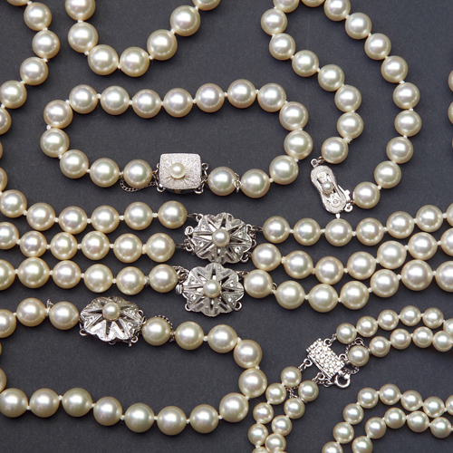 Appraisal: Six good costume pearl jewelry items four bracelets and two