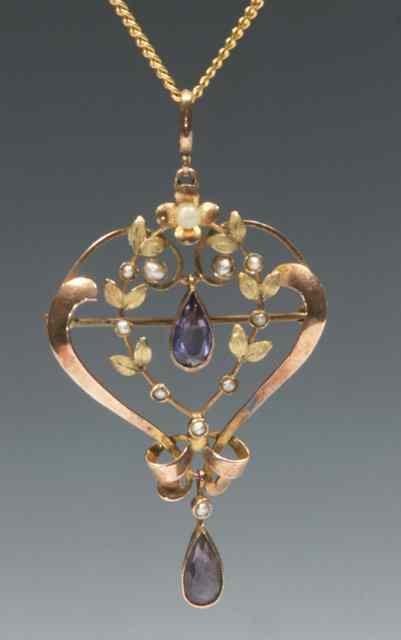 Appraisal: AN ART NOUVEAU CT GOLD PENDANT with stylised amethyst and