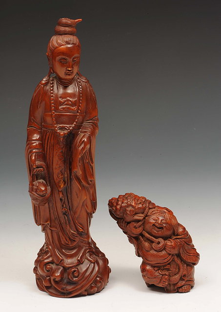 Appraisal: A Chinese carved boxwood model of Guanyin th th Centuryholding