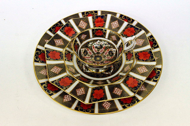 Appraisal: A ROYAL CROWN DERBY IMARI PATTERNED TEA CUP AND SAUCER