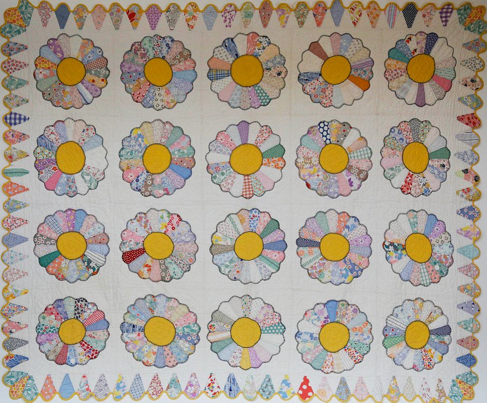 Appraisal: Vintage Yellow and White Dresden Plates Quilt circa s Vintage