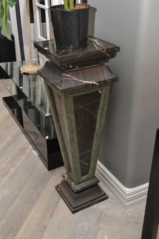 Appraisal: A SINGLE GREEN AND BLACK MARBLE PEDESTAL