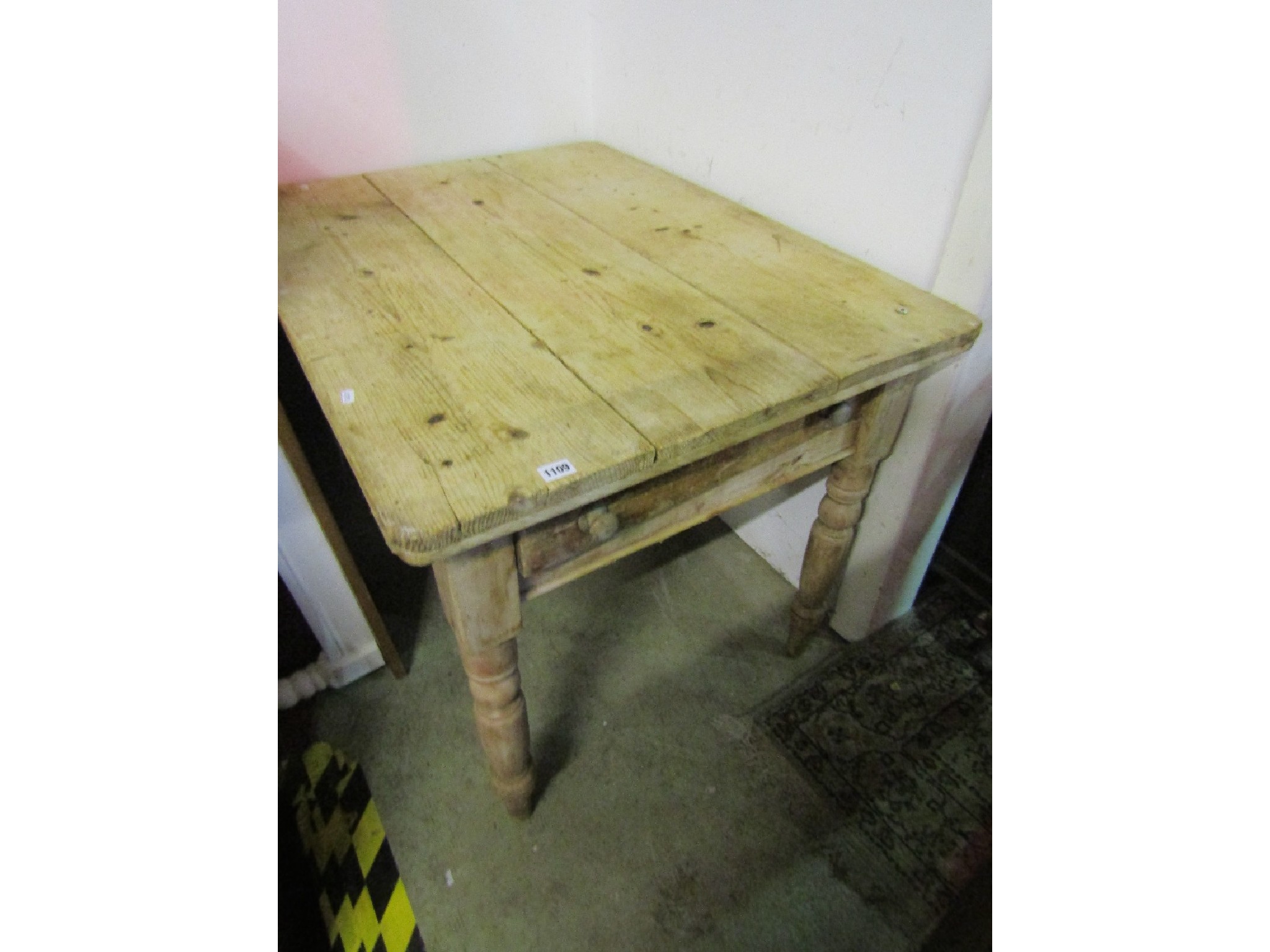 Appraisal: A vintage pine kitchen table of rectangular form with plank