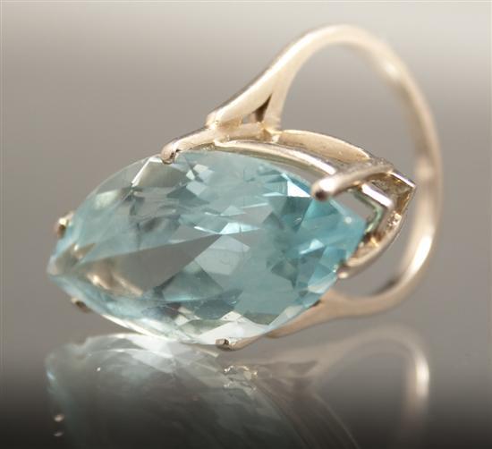 Appraisal: K white gold and light blue stone cocktail ring blue