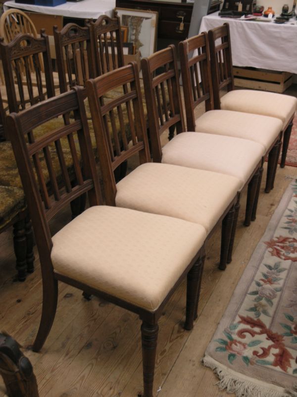 Appraisal: A set of five Edwardian walnut dining chairs with slat-backs