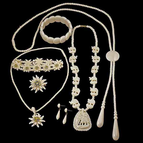 Appraisal: Grouping of Unsigned Ivory Jewelry A grouping of pieces of