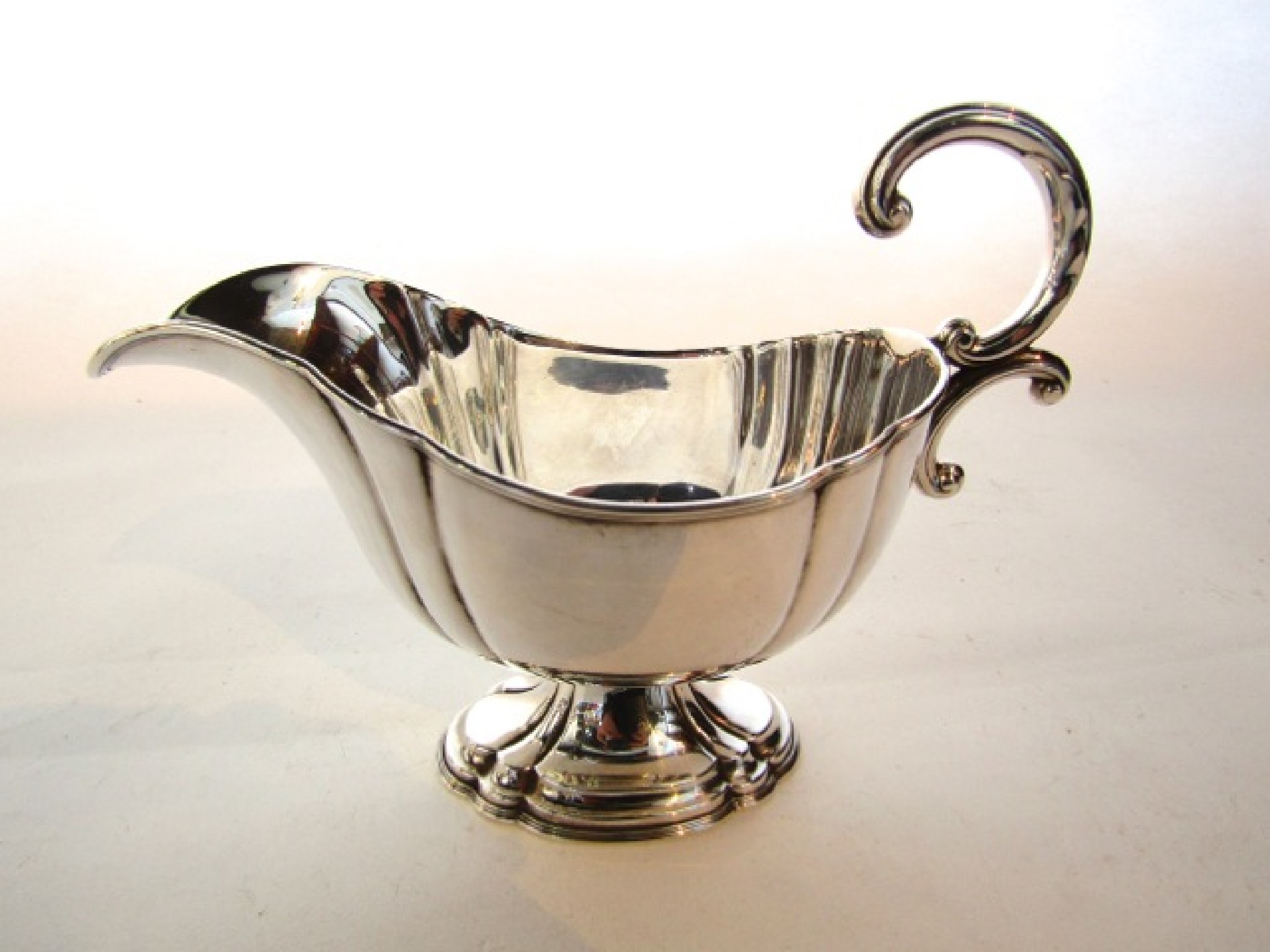 Appraisal: A George V silver sauce boat Cooper Brothers Sons Ltd