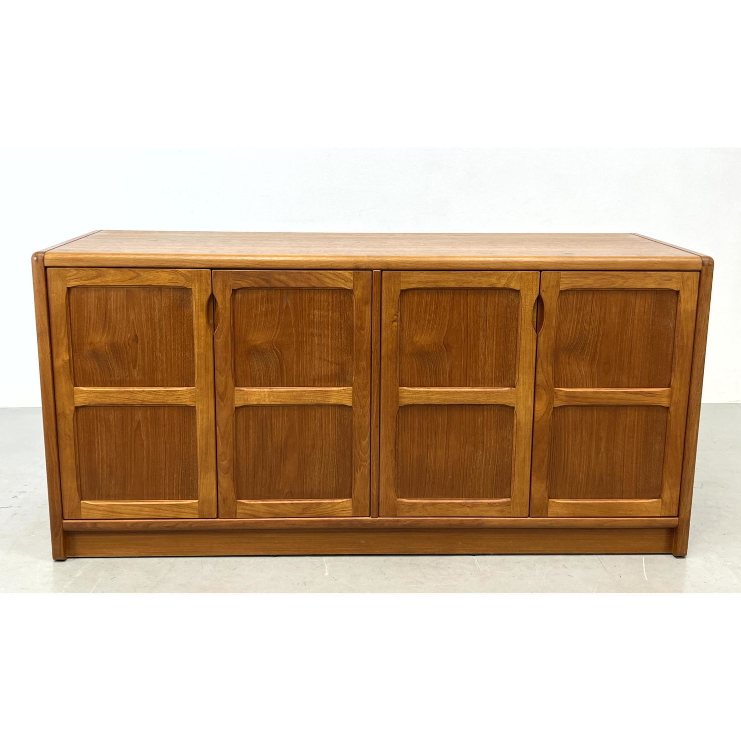 Appraisal: D-SCAN Door Credenza Cabinet Sideboard Paneled Doors Label Dimensions H