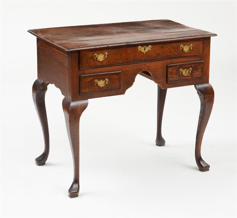 Appraisal: QUEEN ANNE WALNUT-INLAID OAK DRESSING TABLE The cross-banded top above