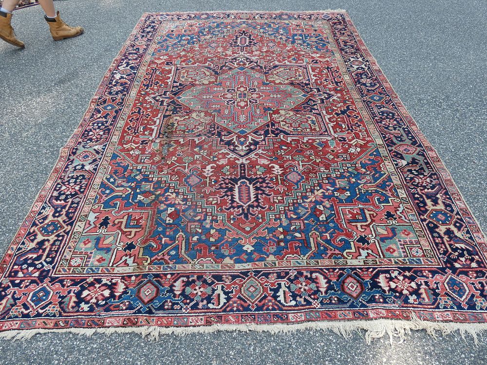 Appraisal: ANTIQUE HERIZ ROOM SIZE RUG Antique Heriz room size carpet