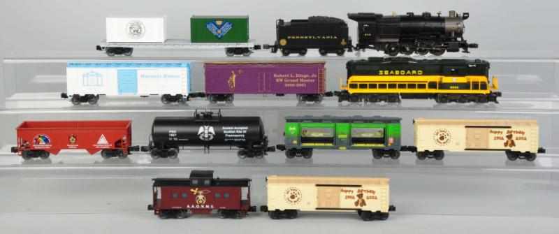 Appraisal: Lot of Plastic Lionel Weaver O- Gauge Trains Contemporary Includes