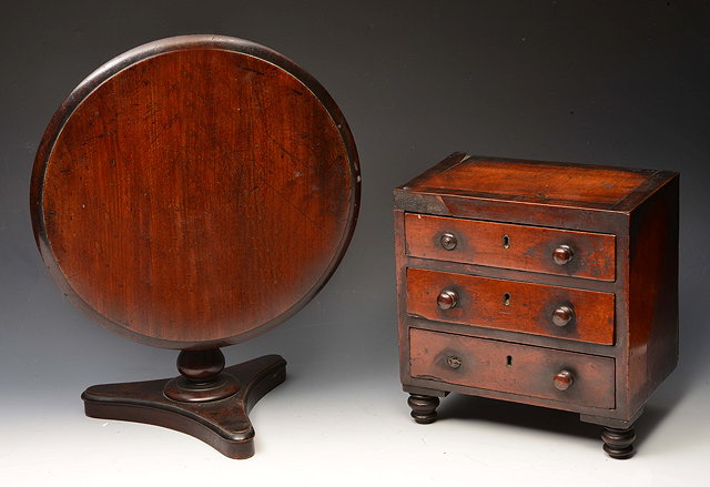 Appraisal: A VICTORIAN APPRENTICE MADE MAHOGANY MINIATURE CIRCULAR DINING TABLE on