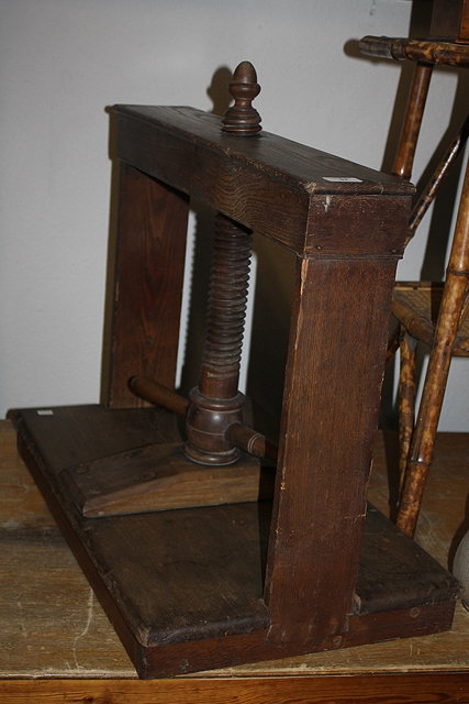 Appraisal: A VICTORIAN OAK TABLE TOP LINEN PRESS with screw thread