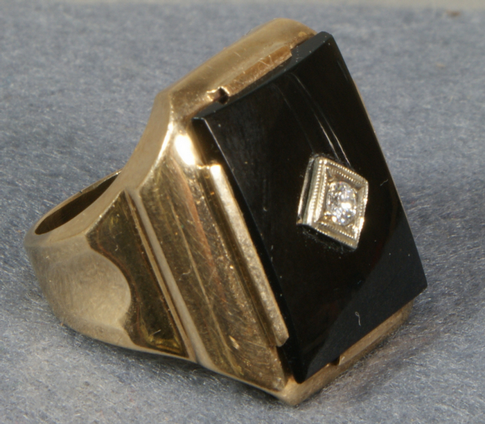 Appraisal: K YG mans onyx diamond ring total dwt size Estimate