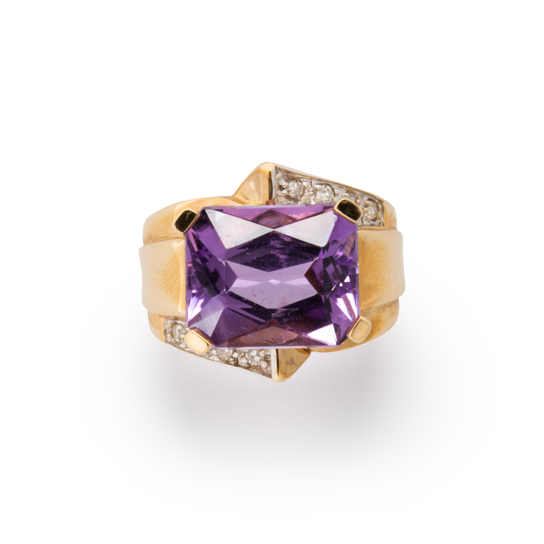 Appraisal: AN AMETHYST DIAMOND AND FOURTEEN KARAT GOLD RING An amethyst