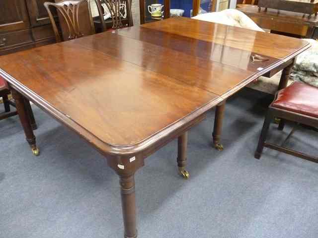 Appraisal: A MAHOGANY EXTENDING DINING TABLE the top with moulded edge