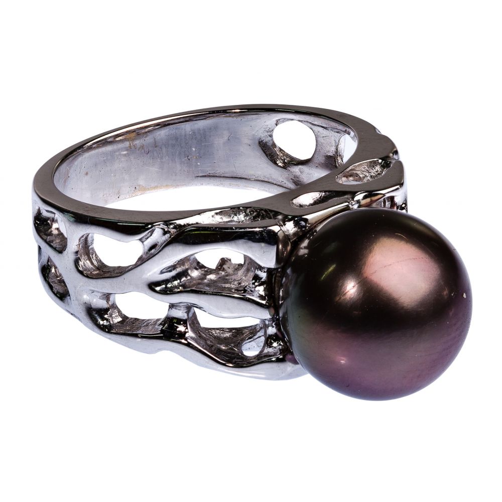 Appraisal: K WHITE GOLD AND BLACK PEARL RINGHaving an mm pearl