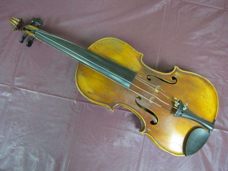 Appraisal: Vintage 's German violin stamped Stradivarius inside with bow chipboard