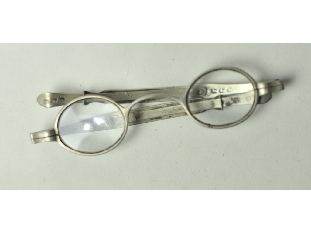 Appraisal: Pair of Georgian spectacles with extending legs