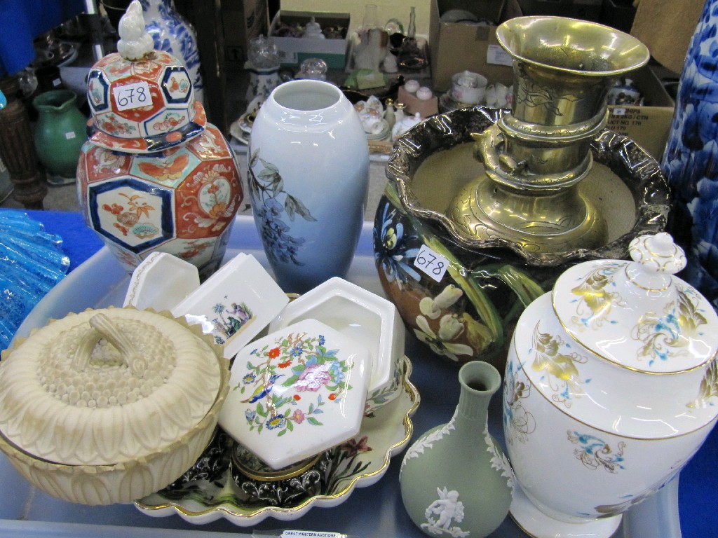 Appraisal: Tray lot of assorted ceramics - Wedgwood Bing Grondhal vase