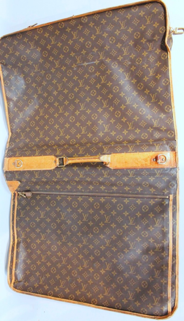 Appraisal: A modern Louis Vuitton Paris folding suit container with a