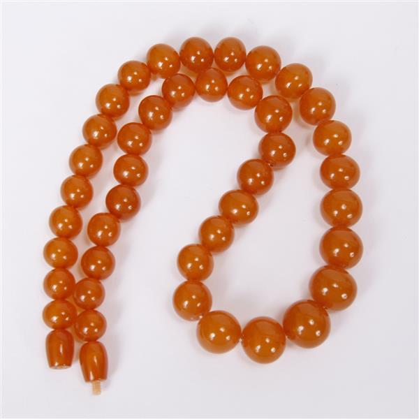 Appraisal: graduated amber beaded necklace g