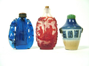 Appraisal: A Chinese opaque glass and red overlay snuff bottle of