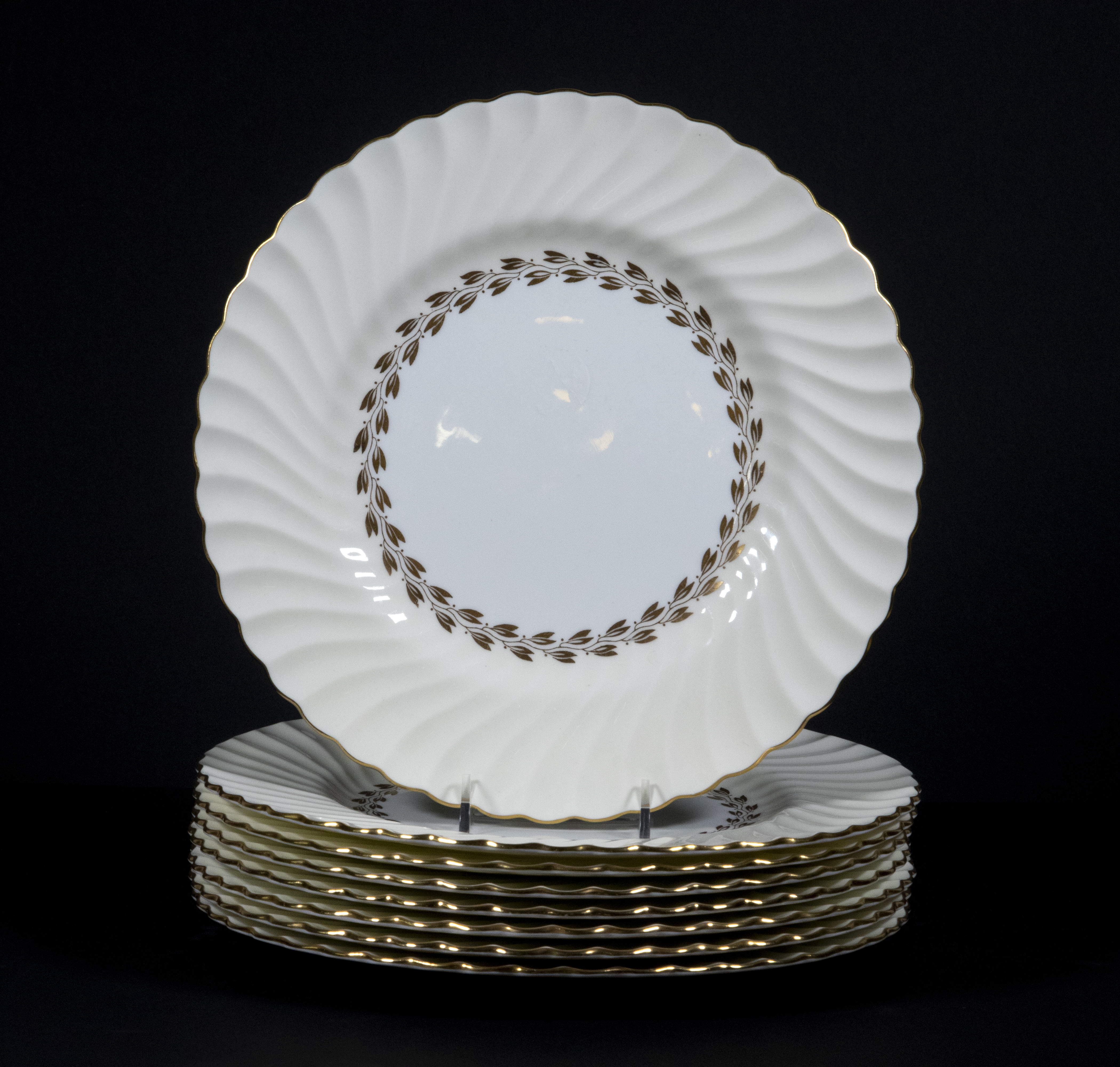 Appraisal: MINTON CHEVIOT GOLD PATTERN DINNER PLATES Set of English China