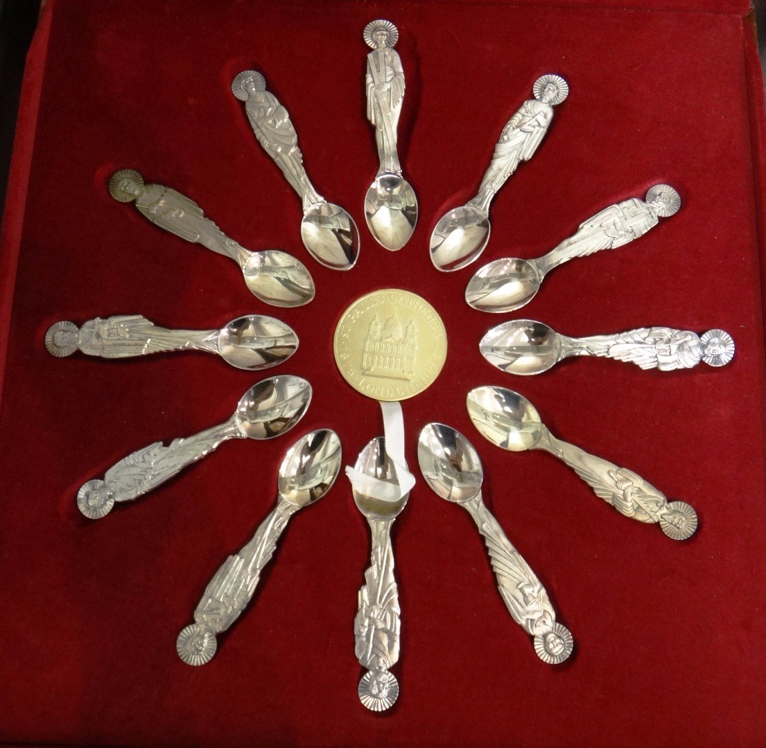 Appraisal: A set of twelve silver apostle spoons commemorating Three Hundred