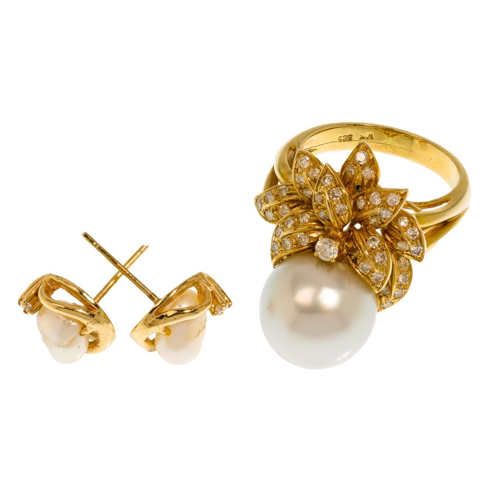 Appraisal: K YELLOW GOLD PEARL AND DIAMOND RING AND EARRINGSStatement dome