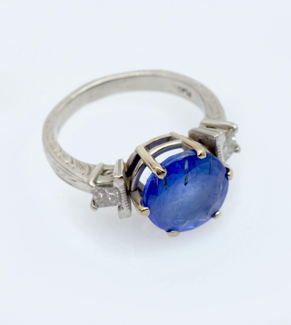 Appraisal: K CT TANZANITE DIAMOND RING CT round cut tanzanite has