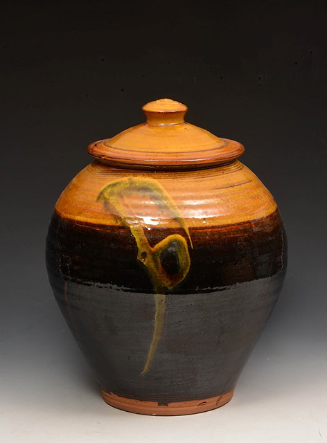 Appraisal: Clive Bowen British b Jar and covertreacle glaze and trailed