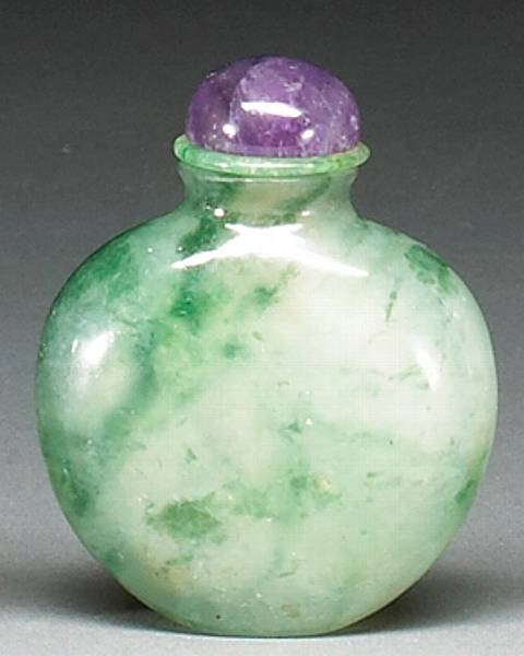 Appraisal: A moss and snow jade snuff bottle Late Qing Dynasty