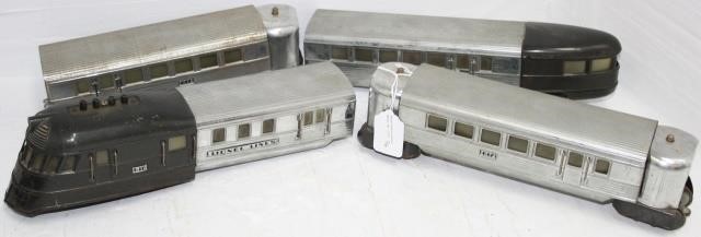 Appraisal: LIONEL STREAMLINER TRAIN SET O GAUGE LOCOMOTIVE LONG TWO PASSENGER