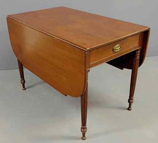 Appraisal: Philadelphia Sheraton mahogany drop-leaf table c with a single drawer