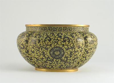 Appraisal: A Chinese oval quatrefoil-section cloisonn bowl decorated with a continuous