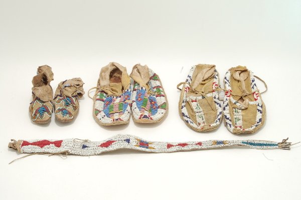 Appraisal: A collection of Native American beadwork on hide One sash