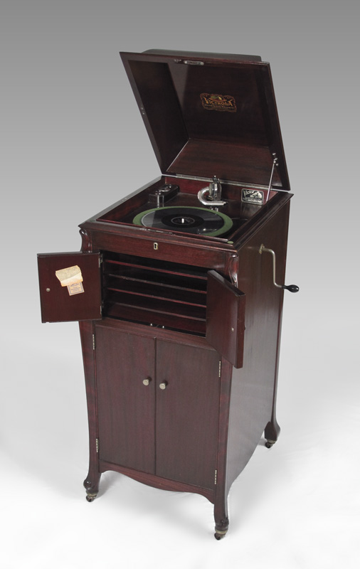 Appraisal: MAHOGANY VICTOR VICTROLA VV-XI UPRIGHT WITH RECORDS Mahogany case VV-XI